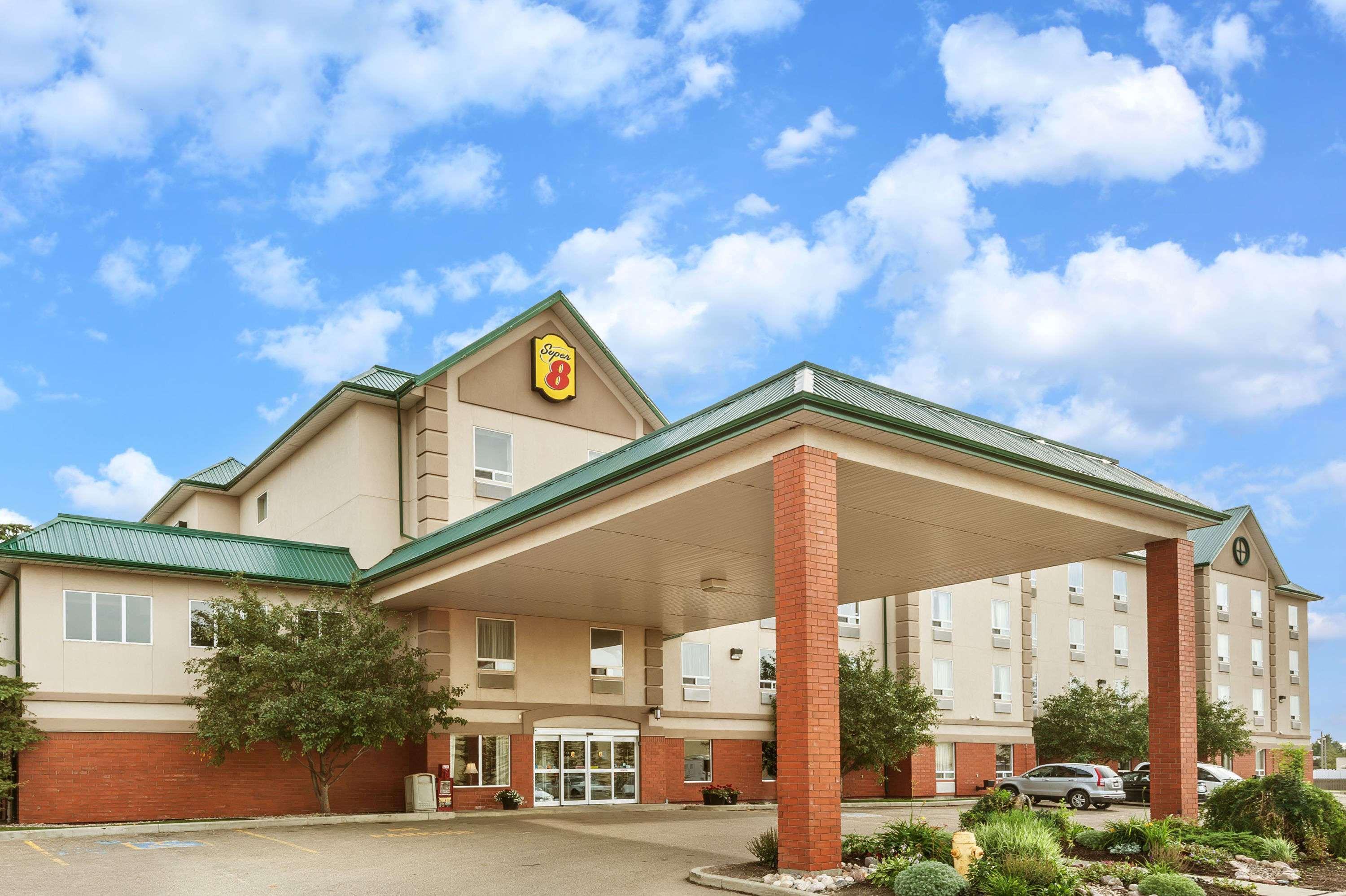 Super 8 By Wyndham Edmonton South Hotel Kültér fotó